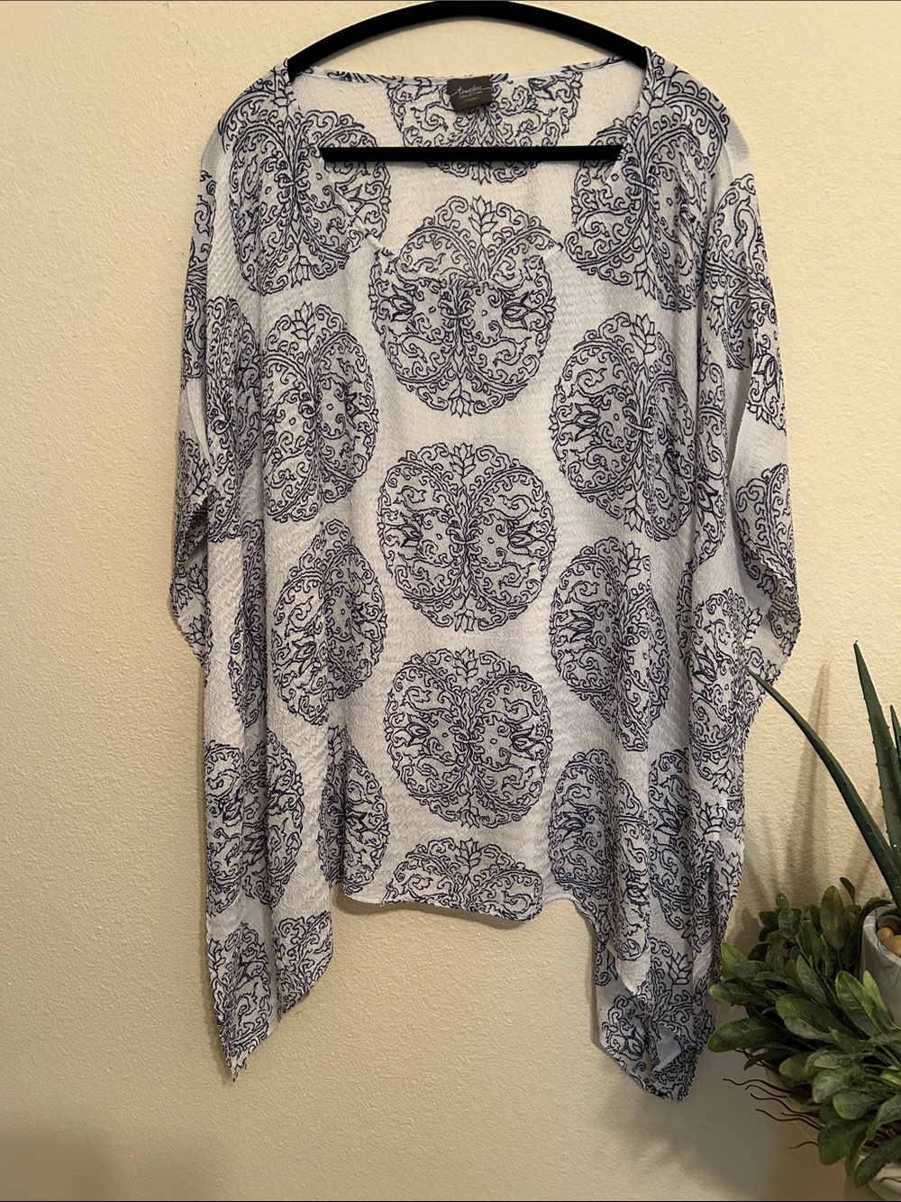 Chico’s Lightweight White & Navy Medallion Print Women's Top